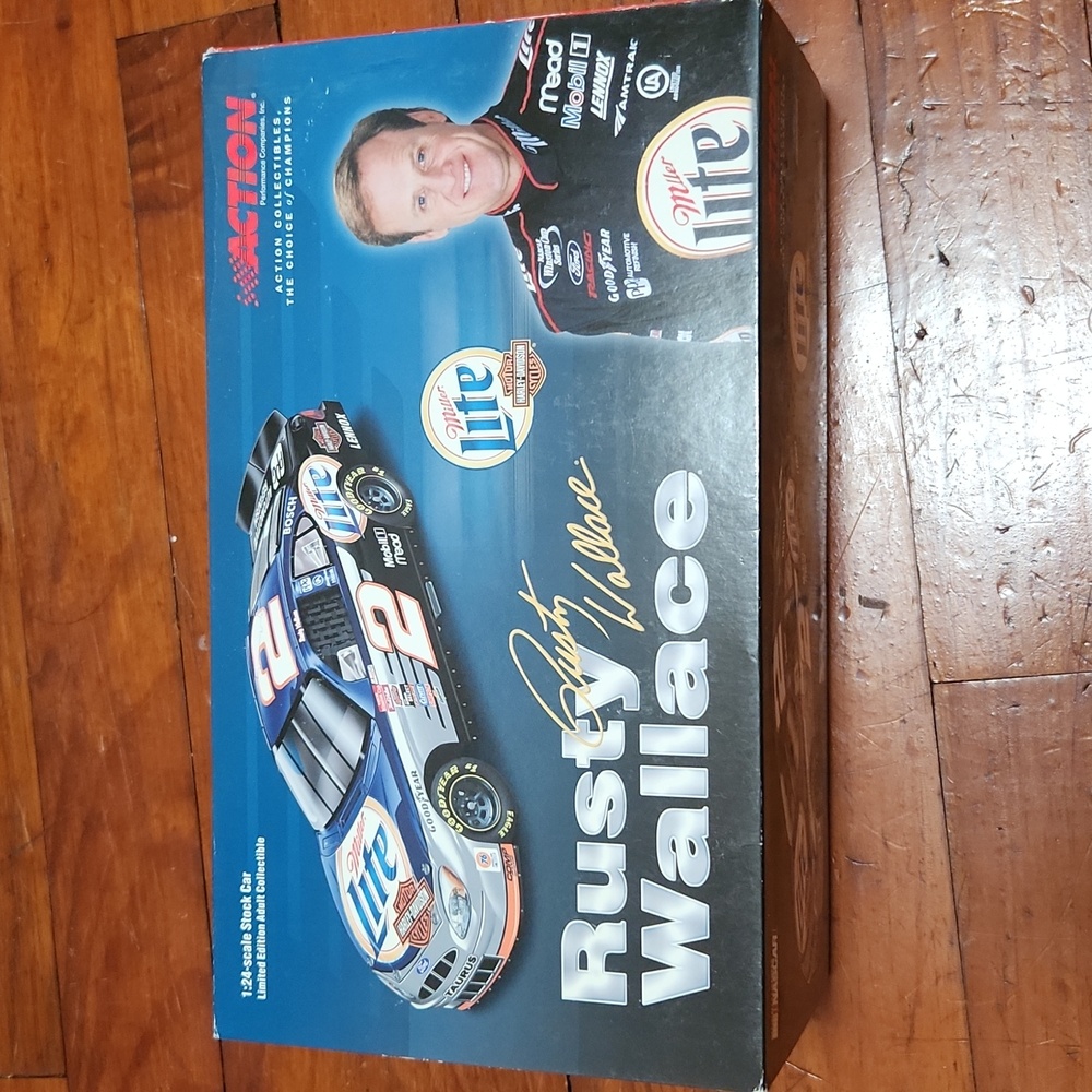 2001 Rust Wallace Miller Lite Matchbox Car